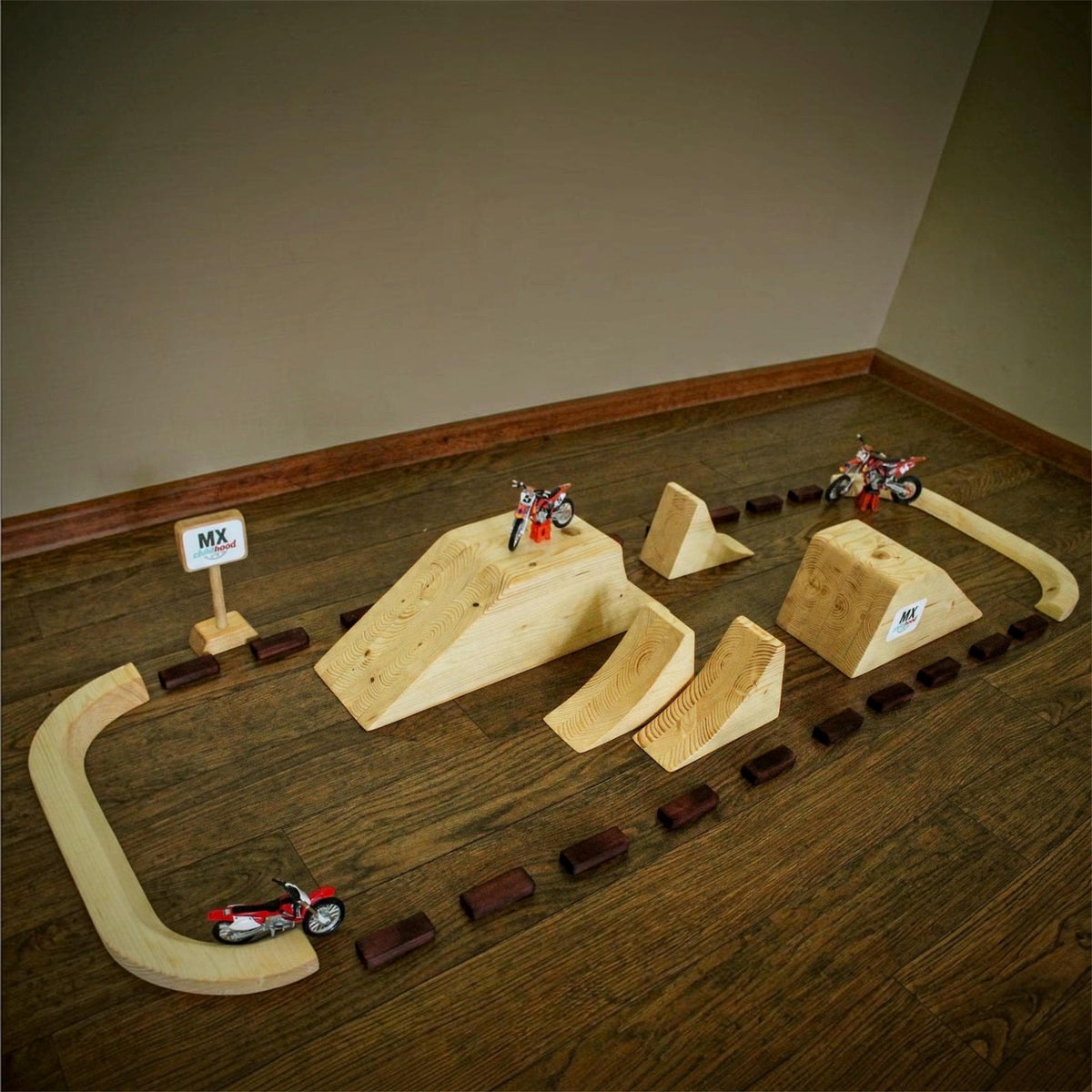 FMX motofreestyle play track for kids with miniature dirt bikes and multiple jumps. Keomxpro